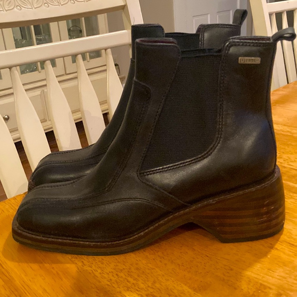 Frye leather boots…New…Never worn but no box..size 71/2